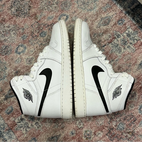 Nike Air Jordan 1 Retro High OG Premium Yin Yang White GS sz 4.5 - Picture 7 of 11